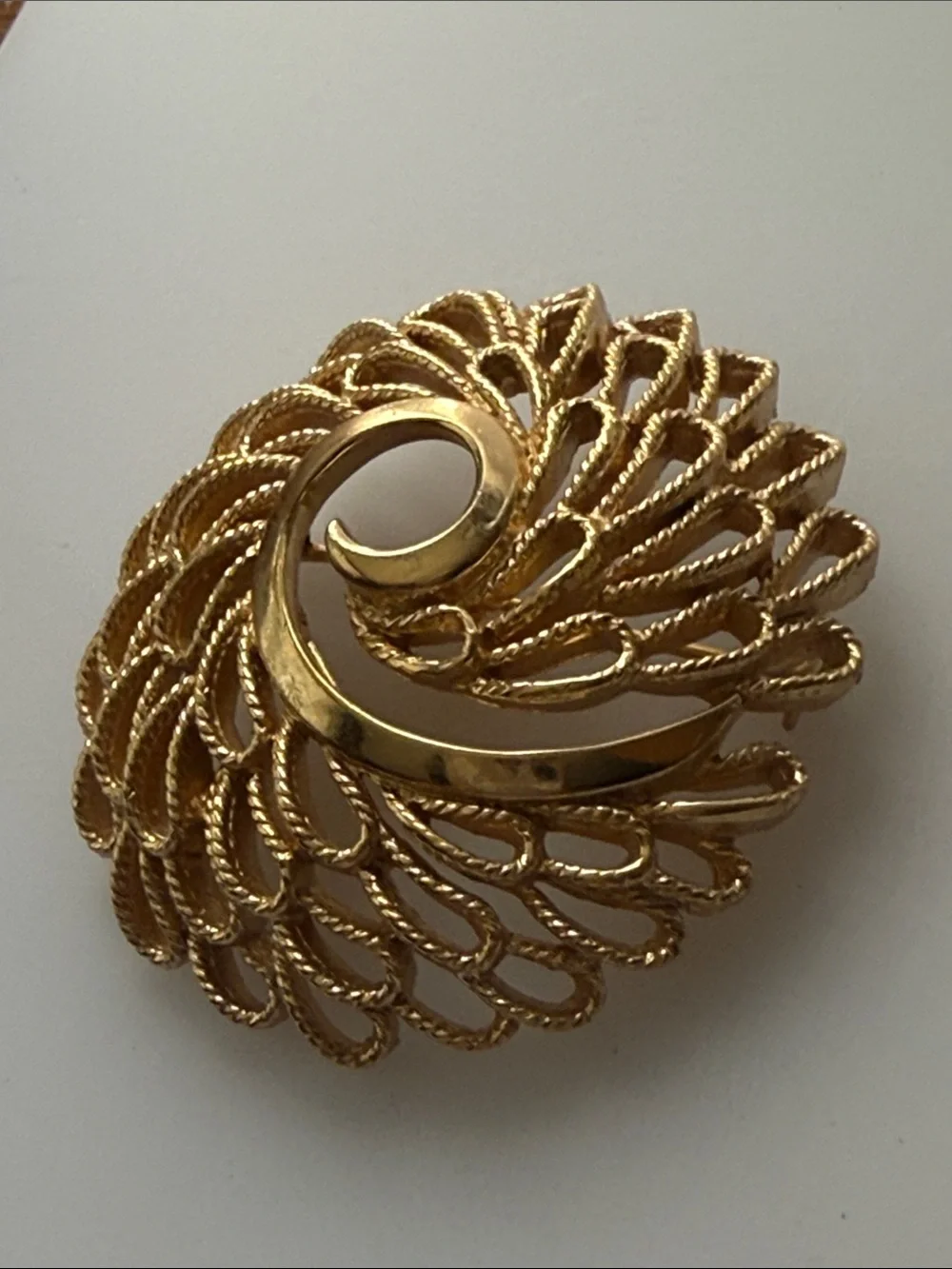 Crown Trifari Elegant Gold Spiral Filigree Brooch
